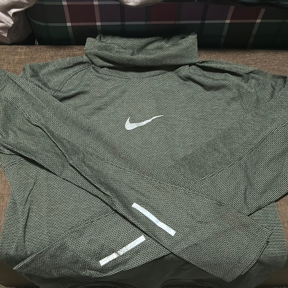 Nike Aeroreact running long sleeve shirt size M